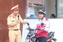 Quảng Trị tăng cường gi&aacute;o dục an to&agrave;n giao th&ocirc;ng cho học sinh