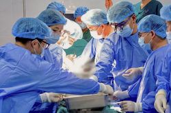 Thực hiện th&agrave;nh c&ocirc;ng 2 ca gh&eacute;p thận nhờ c&ocirc;ng nghệ bảo quản tạng m&aacute;y LifePort