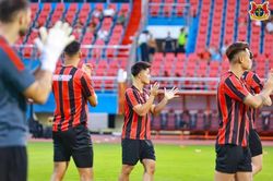 HLV Kim Sang-sik đ&oacute;n tin k&eacute;m vui từ bộ đ&ocirc;i sao trẻ
