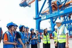 Sinh vi&ecirc;n tốt nghiệp loại giỏi vẫn thiếu kỹ năng doanh nghiệp cần