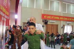 Nghệ An: Đến tận nh&agrave; thu nhận mẫu ADN th&acirc;n nh&acirc;n liệt sĩ