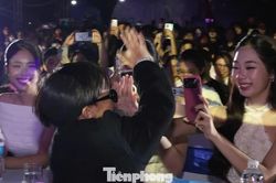 H&agrave;nh động kh&ocirc;ng ai ngờ tới của rapper nh&iacute; triệu view ở 'Chạm Việt Nam' 2