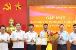 Khen thưởng c&ocirc;ng d&acirc;n dũng cảm cứu người đuối nước