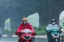 Cảnh b&aacute;o thời tiết: H&agrave; Nội d&ocirc;ng lốc, Tuy&ecirc;n Quang nguy cơ lũ qu&eacute;t