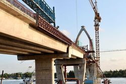 Hợp long cầu T&acirc;n An bắc qua s&ocirc;ng Kinh Thầy