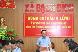 B&iacute; thư Tỉnh ủy Tuy&ecirc;n Quang họp giao ban với 17 x&atilde; bi&ecirc;n giới