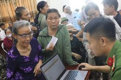 Triển khai đợt 2 thu nhận mẫu ADN th&acirc;n nh&acirc;n liệt sĩ tại Nghệ An