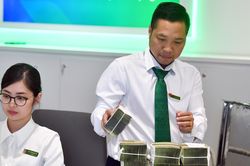 L&atilde;i suất ng&acirc;n h&agrave;ng h&ocirc;m nay 26/10/2026: '&Ocirc;ng lớn' giảm lần thứ hai trong v&agrave;i ng&agrave;y