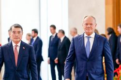 Thủ tướng L&ecirc; Minh Hưng chủ tr&igrave; lễ đ&oacute;n Thủ tướng Ba Lan Donald Tusk
