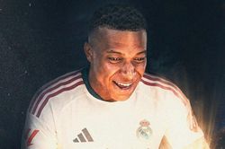 Đ&ecirc;m nay trao Quả b&oacute;ng v&agrave;ng: Mbappe chờ ph&eacute;p m&agrave;u sau Si&ecirc;u kinh điển