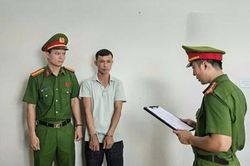 Bắt Ph&oacute; Gi&aacute;m đốc 'dởm', dựng chuyện bị bệnh ung thư để lừa tiền bạn g&aacute;i
