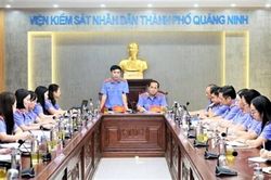 VKSND tối cao khảo s&aacute;t c&ocirc;ng t&aacute;c thi đua, số h&oacute;a hồ sơ tại Quảng Ninh
