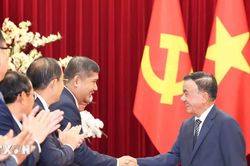 Thường trực Ban B&iacute; thư Trần Cẩm T&uacute; tiếp Đo&agrave;n c&aacute;n bộ l&atilde;nh đạo trẻ Đảng Nh&acirc;n d&acirc;n Campuchia
