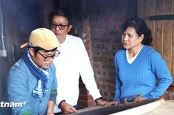 'Ki&ecirc;n n&ocirc;ng d&acirc;n' từ phố cổ H&agrave; Nội l&ecirc;n n&uacute;i 'giữ lửa' nghề tr&agrave; cổ