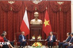 Tổng B&iacute; thư, Chủ tịch nước T&ocirc; L&acirc;m tiếp Thủ tướng Ba Lan Donald Tusk