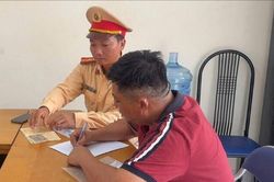 Xử l&yacute; nhiều vi phạm giao th&ocirc;ng qua phản &aacute;nh của người d&acirc;n