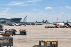 Cục H&agrave;ng kh&ocirc;ng đề nghị c&aacute;c h&atilde;ng bay kh&ocirc;i phục v&agrave; mở mới đường bay nội địa