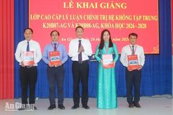 An Giang khai giảng c&aacute;c lớp bồi dưỡng c&aacute;n bộ, đại biểu HĐND cấp x&atilde;