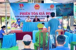 Tuy&ecirc;n truyền ph&ograve;ng, chống x&acirc;m hại trẻ em v&agrave; tảo h&ocirc;n qua phi&ecirc;n t&ograve;a giả định tại x&atilde; Pờ T&oacute;