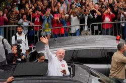 Bầu cử Brazil: &Ocirc;ng Lula đảo ngược thế bất lợi, tiếp tục nhiệm kỳ thứ tư