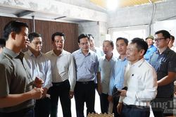 Đồng chí Bí thư Tỉnh ủy thăm một số mô hình sản xuất nông nghiệp công nghệ cao