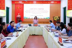 Đo&agrave;n c&ocirc;ng t&aacute;c Bộ Gi&aacute;o dục v&agrave; Đ&agrave;o tạo l&agrave;m việc tại x&atilde; Nhữ Kh&ecirc;