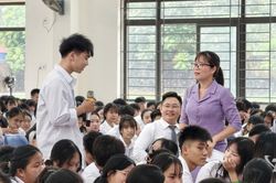 Tuy&ecirc;n truyền n&acirc;ng cao hiểu biết ph&aacute;p luật cho học sinh