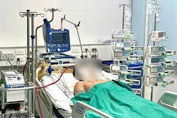 Nam thanh ni&ecirc;n nguy kịch sau 5 ng&agrave;y sốt xuất huyết