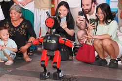 TP.HCM khai mạc kh&ocirc;ng gian tăng trưởng xanh, tr&igrave;nh diễn nhiều c&ocirc;ng nghệ robot