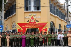 Vận động hiến tặng t&agrave;i liệu, hiện vật lịch sử cho Bảo t&agrave;ng C&ocirc;ng an tỉnh Kh&aacute;nh H&ograve;a