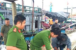 C&ocirc;ng an v&ugrave;ng ven biển ở Huế đảm bảo b&igrave;nh y&ecirc;n mỗi chuyến t&agrave;u ra khơi