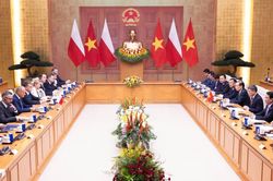 Thủ tướng Ch&iacute;nh phủ L&ecirc; Minh Hưng hội đ&agrave;m với Thủ tướng Ba Lan Donald Tusk