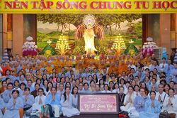 Khoa Phật học từ xa tại TP.HCM thăm, đảnh lễ Chư T&ocirc;n đức Gi&aacute;o phẩm
