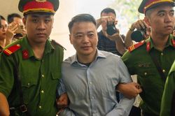 Những h&igrave;nh ảnh đầu ti&ecirc;n của Shark B&igrave;nh v&agrave; Mr Pips tại phi&ecirc;n t&ograve;a s&aacute;ng 26/10