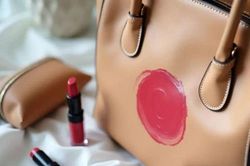 5 m&oacute;n đồ nhỏ gọn n&ecirc;n c&oacute; trong t&uacute;i x&aacute;ch của ph&aacute;i đẹp: Hữu &iacute;ch bất ngờ, c&oacute; m&oacute;n chỉ v&agrave;i ngh&igrave;n đồng