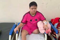 Mắc hội chứng Down, b&eacute; g&aacute;i 8 tuổi lại bị ung thư xương, phải cắt bỏ một ch&acirc;n