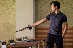 Nhan Ph&uacute;c Vinh đ&oacute;ng vai xạ thủ trong phim điện ảnh 'Vi&ecirc;n đạn cuối c&ugrave;ng'