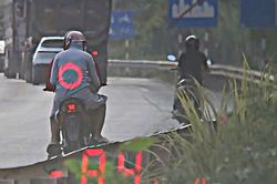 Th&aacute;o biển số chạy 84 km/h, cả l&aacute;i xe v&agrave; chủ xe nhận c&aacute;i kết đắt gi&aacute;