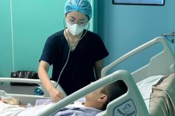 Nam thanh ni&ecirc;n su&yacute;t tử vong v&igrave; sốc sốt xuất huyết biến chứng ARDS