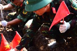 Đ&atilde; t&igrave;m thấy 832 h&agrave;i cốt liệt sĩ tại C&ocirc;ng vi&ecirc;n L&ecirc; Thị Ri&ecirc;ng