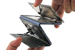 'Mổ' iPhone Duo, chuy&ecirc;n gia t&igrave;m ra điều bất ngờ