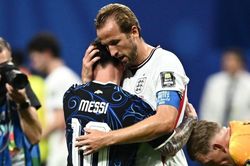 V&igrave; sao Messi kh&ocirc;ng dự gala Quả b&oacute;ng v&agrave;ng?