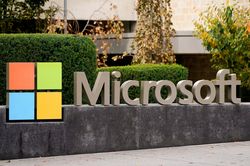 Microsoft đề nghị 60.000 nh&acirc;n vi&ecirc;n tự nguyện nghỉ việc