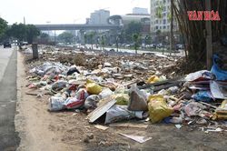 H&agrave; Nội: R&aacute;c thải tồn đọng tại khu vực giải tỏa Đ&ecirc; La Th&agrave;nh