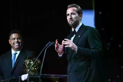 Harry Kane giành Quả bóng vàng 2026, vượt mặt Mbappe và Yamal