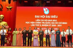 Nh&acirc;n rộng c&aacute;c t&aacute;c phẩm b&aacute;o ch&iacute; chất lượng cao c&oacute; gi&aacute; trị l&yacute; luận v&agrave; thực tiễn