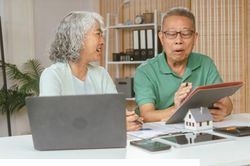 Singapore n&acirc;ng tuổi nghỉ hưu l&ecirc;n 65 từ năm 2029