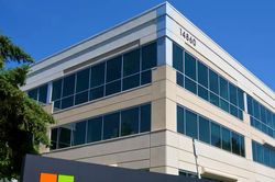 Microsoft khuyến kh&iacute;ch 60.000 nh&acirc;n vi&ecirc;n tự nguyện nghỉ việc, tập trung đầu tư AI