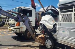 Xe tập l&aacute;i va chạm &ocirc; t&ocirc; đầu k&eacute;o, nam học vi&ecirc;n tử vong