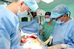 Một c&aacute;i gật đầu của trẻ 10 tuổi c&oacute; đủ để b&aacute;c sĩ lấy m&ocirc;?